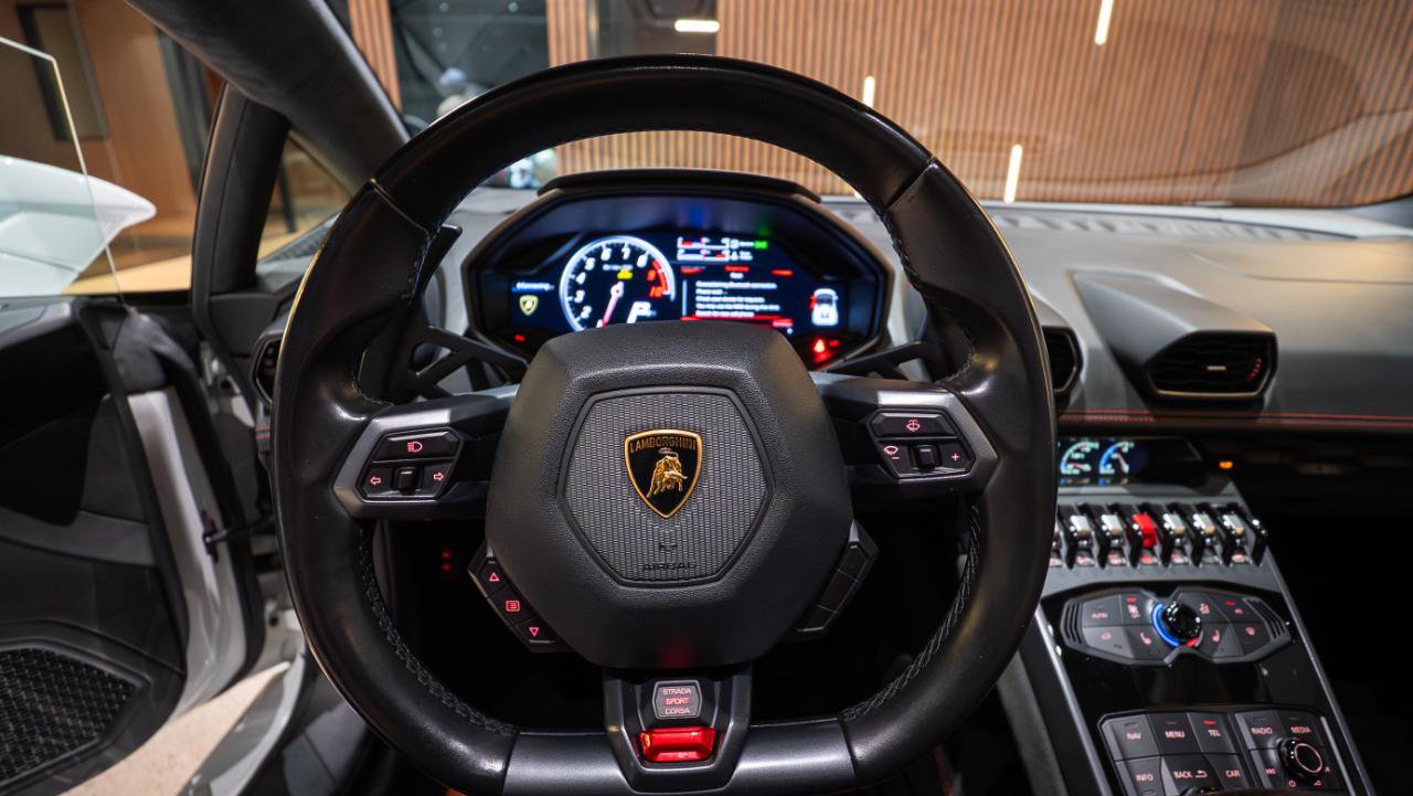 Used 2017 Lamborghini Huracan LP 580-2 RWD image 12