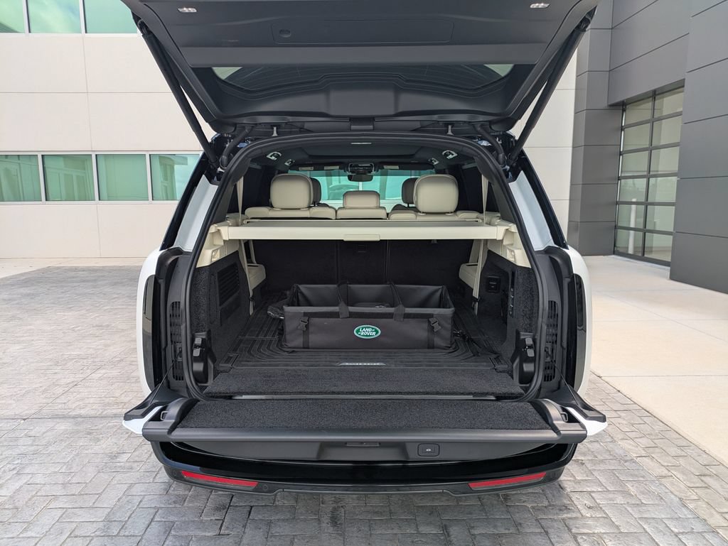 Certified 2025 Land Rover Range Rover Long Wheelbase SE AWD/4WD image 15