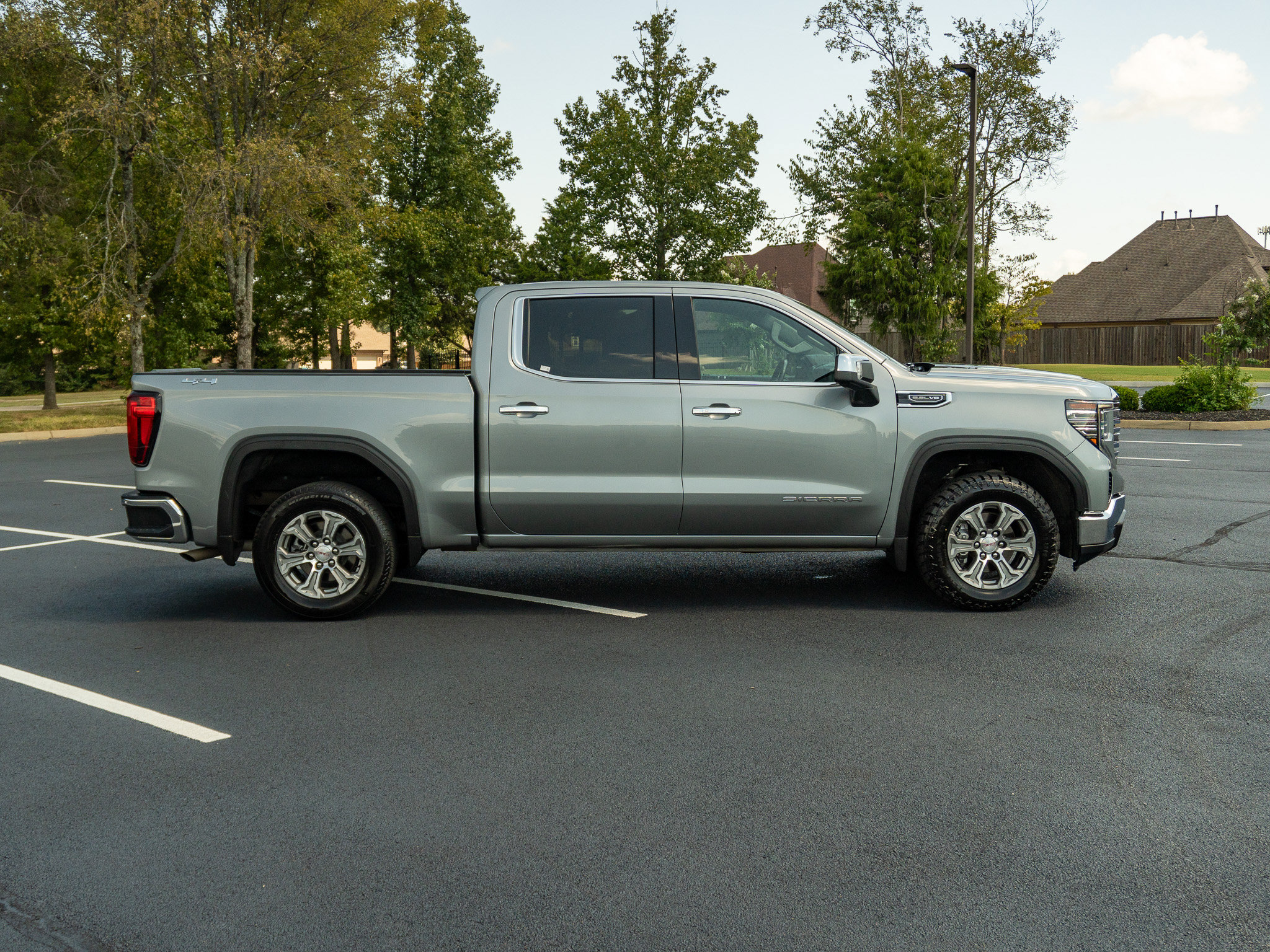 Used 2025 GMC Sierra 1500 SLT AWD/4WD image 4