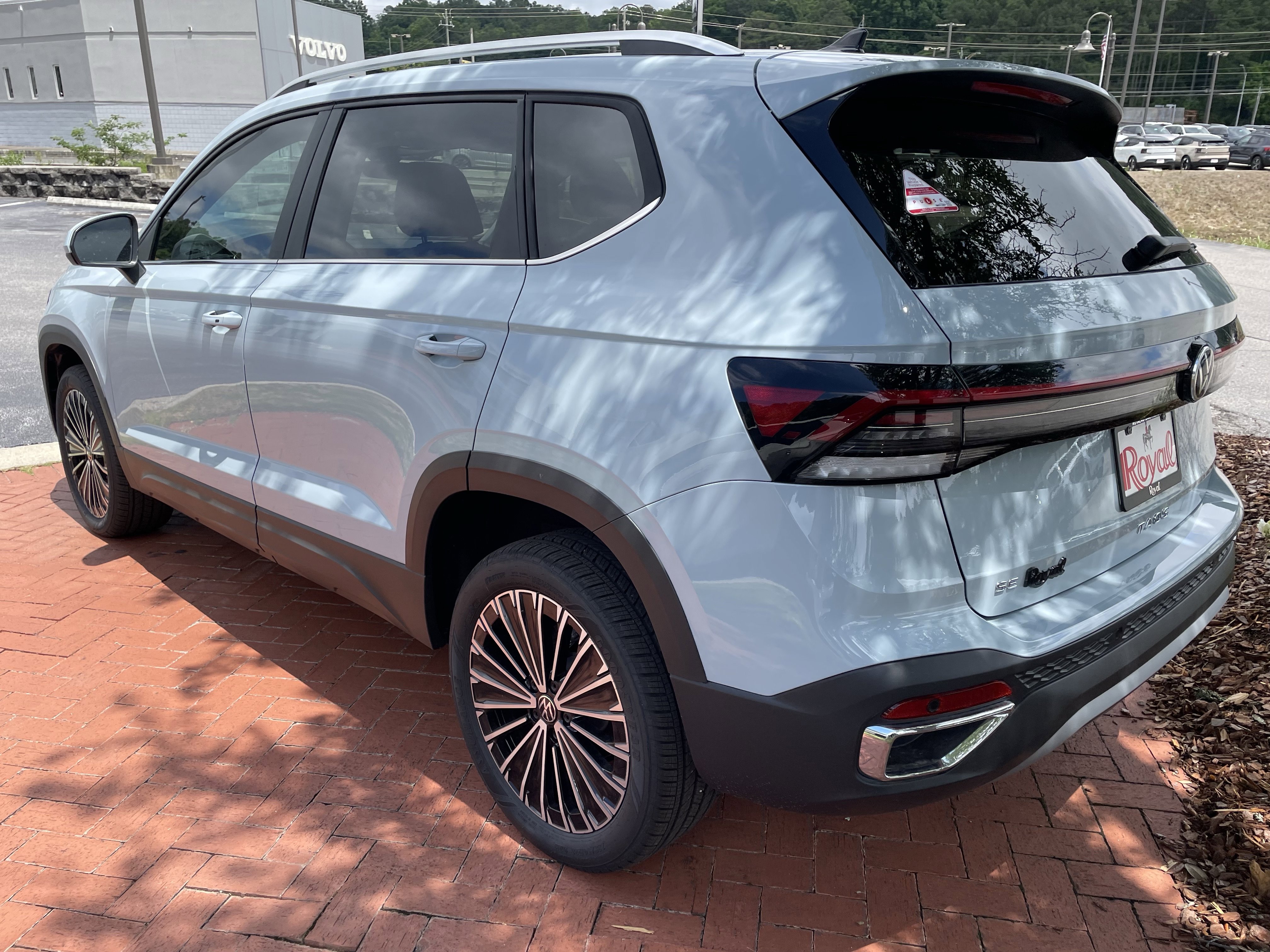 New 2026 Volkswagen Taos SE FWD image 6