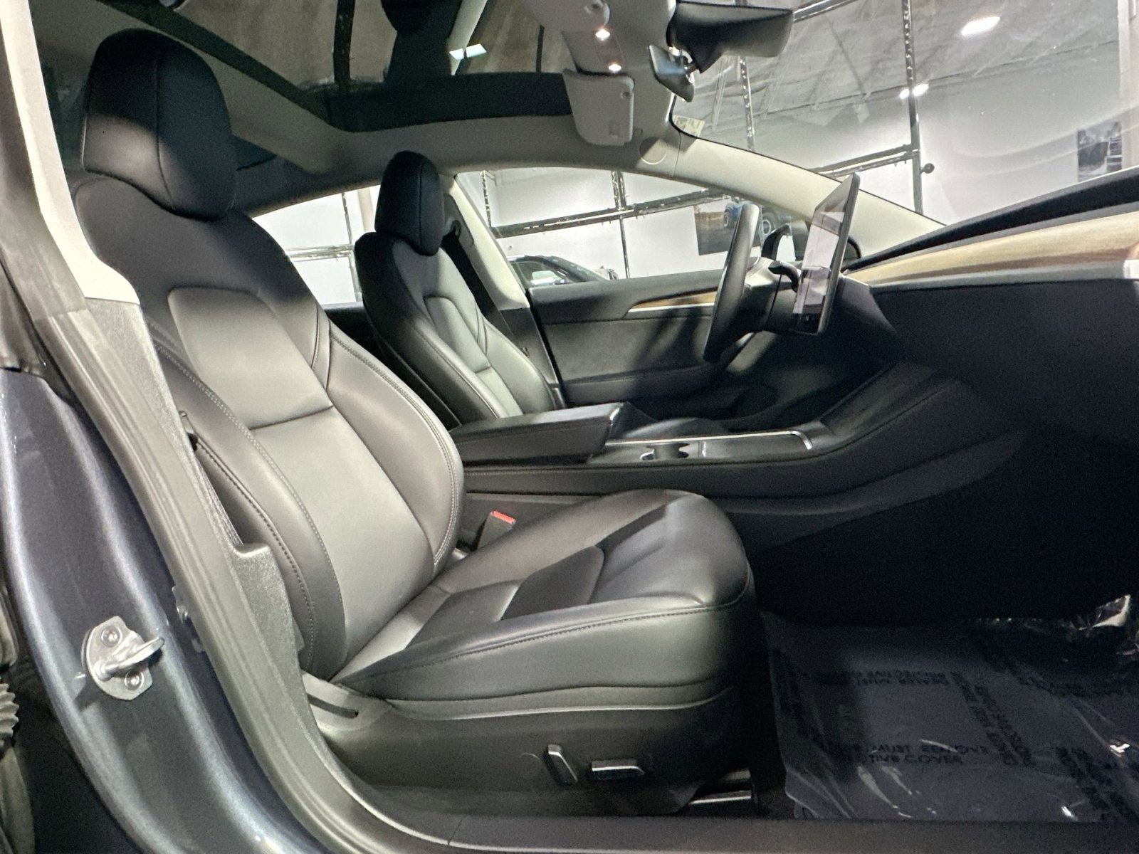 Used 2023 Tesla Model 3 Standard Range image 31