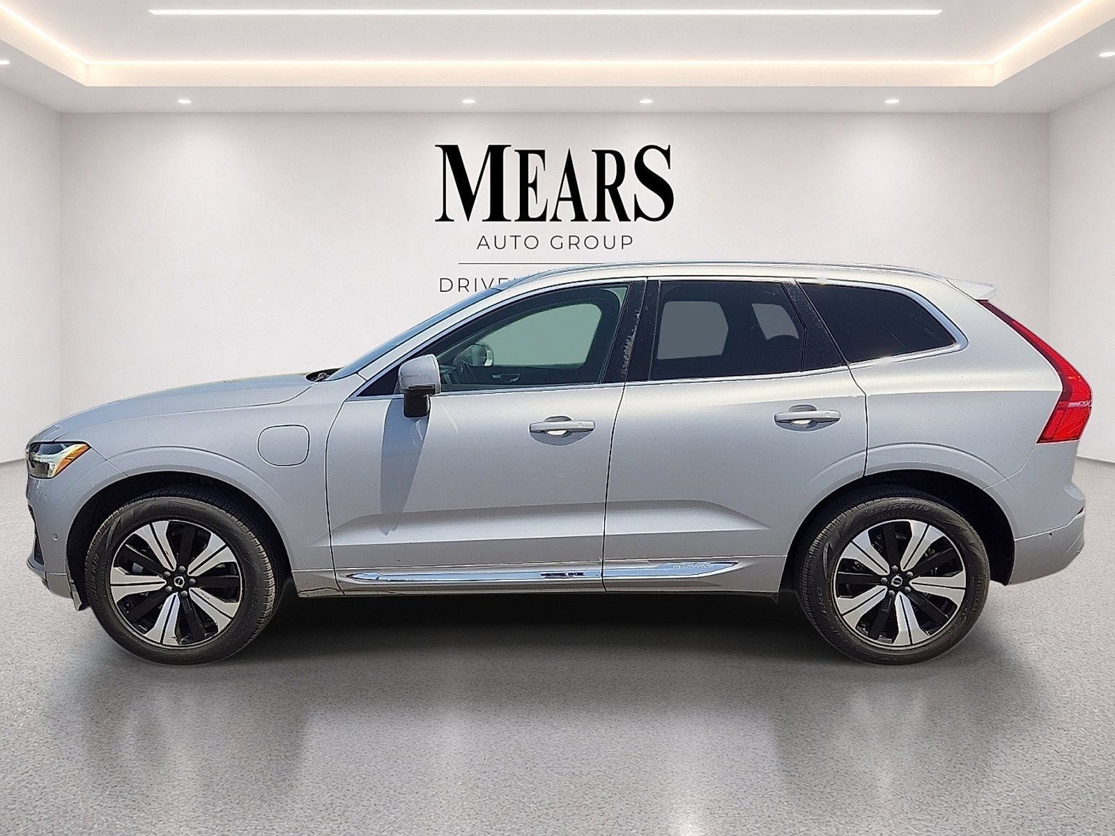 Used 2023 Volvo XC60 T8 Plus AWD/4WD image 3