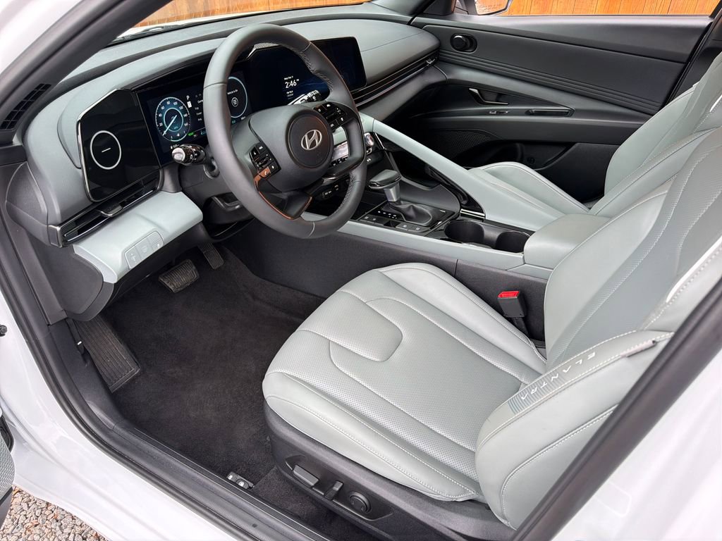 Used 2025 Hyundai Elantra Limited w/ Cargo Package image 2