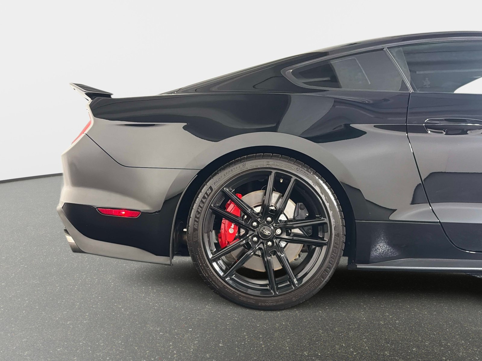 Used 2022 Ford Mustang Shelby GT500 w/ Technology Package RWD image 19