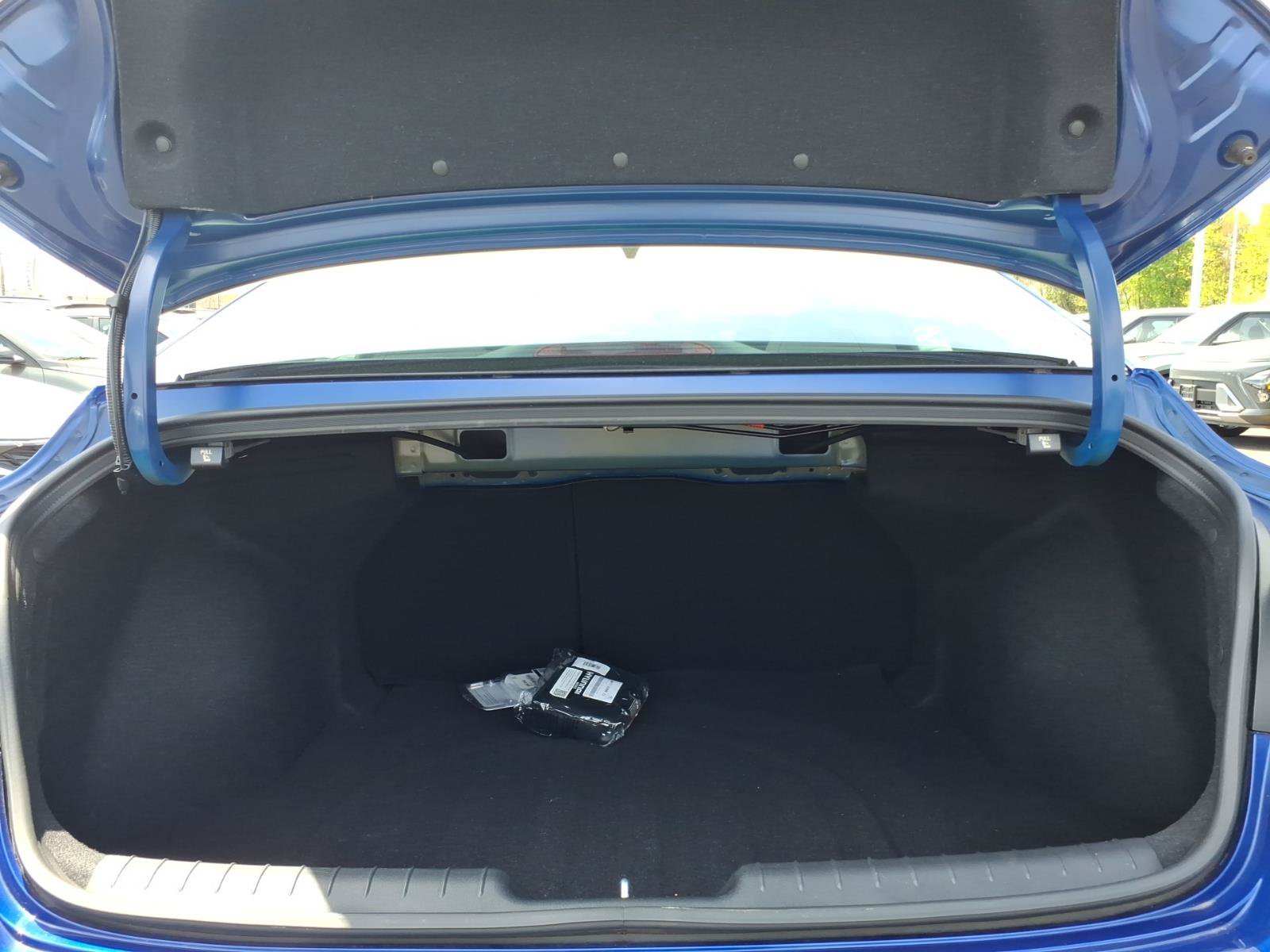 Used 2024 Hyundai Elantra SEL w/ Convenience Package FWD image 9