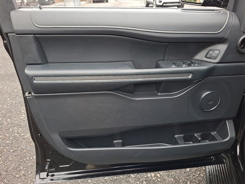 Used 2024 Ford Expedition Max XLT image 14