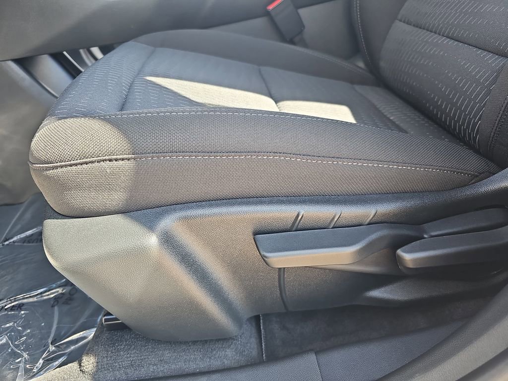 New 2026 Chevrolet Equinox LT image 18