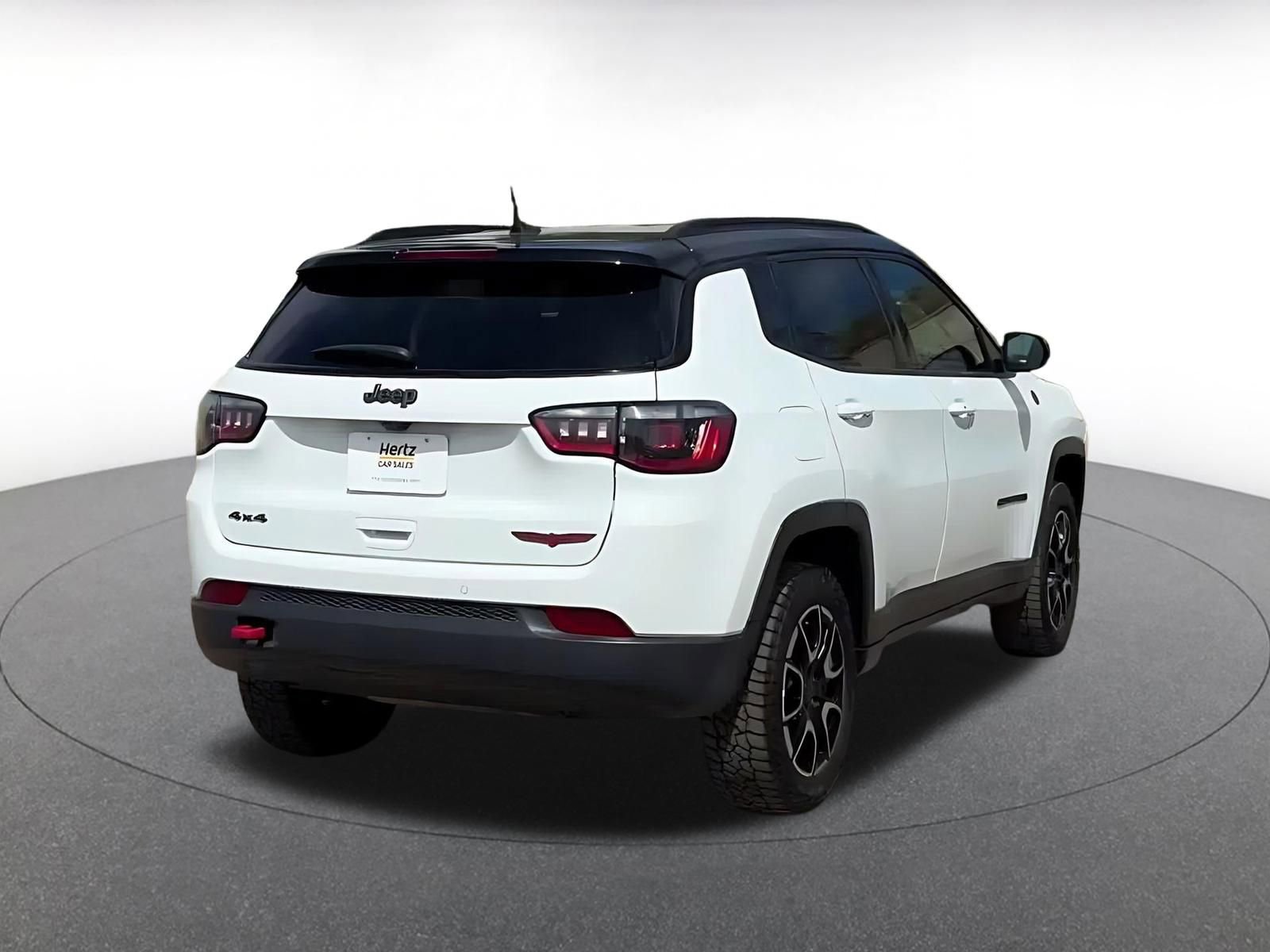 Used 2025 Jeep Compass Trailhawk image 12