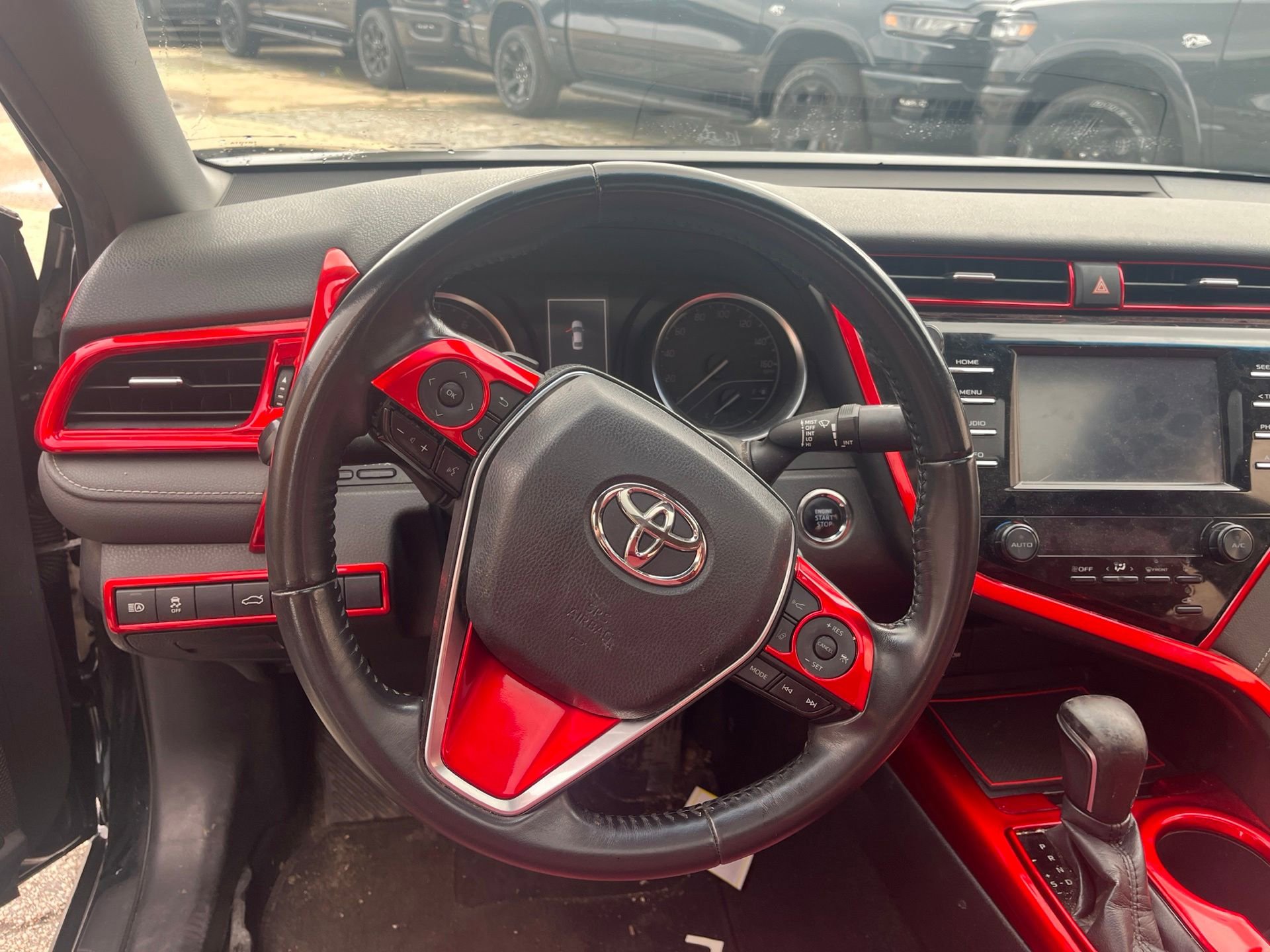 Used 2018 Toyota Camry SE w/ Moonroof Package FWD image 10