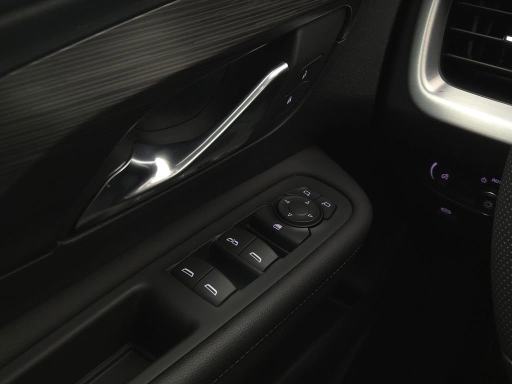 Used 2023 GMC Terrain SLE image 26