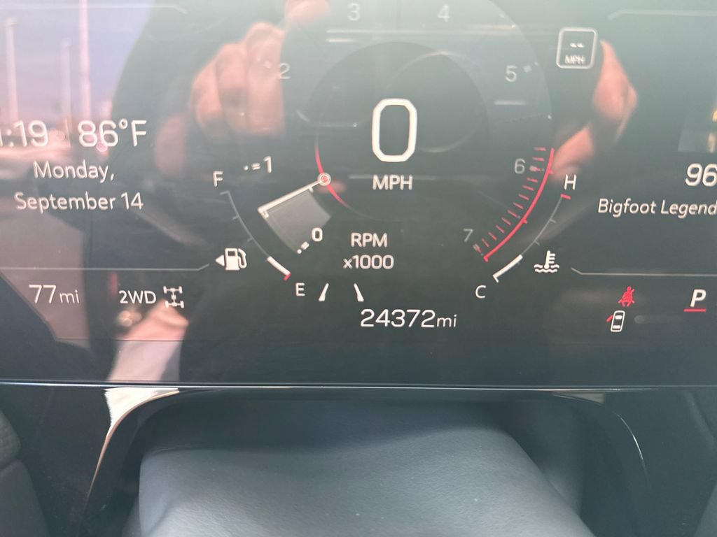 Used 2025 GMC Yukon Denali AWD/4WD image 28