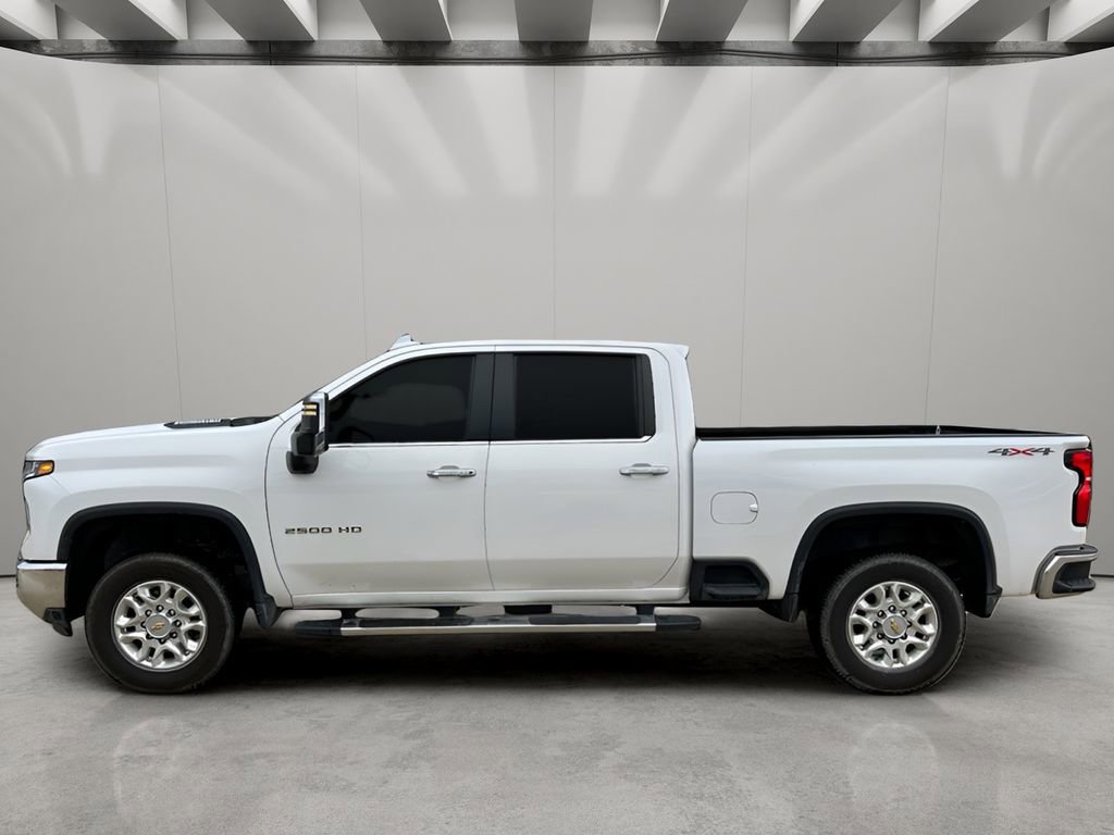 Used 2025 Chevrolet Silverado 2500 LTZ w/ LTZ Convenience Package AWD/4WD image 2