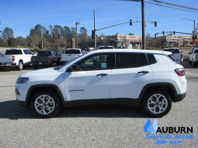 Used 2025 Jeep Compass Sport image 7