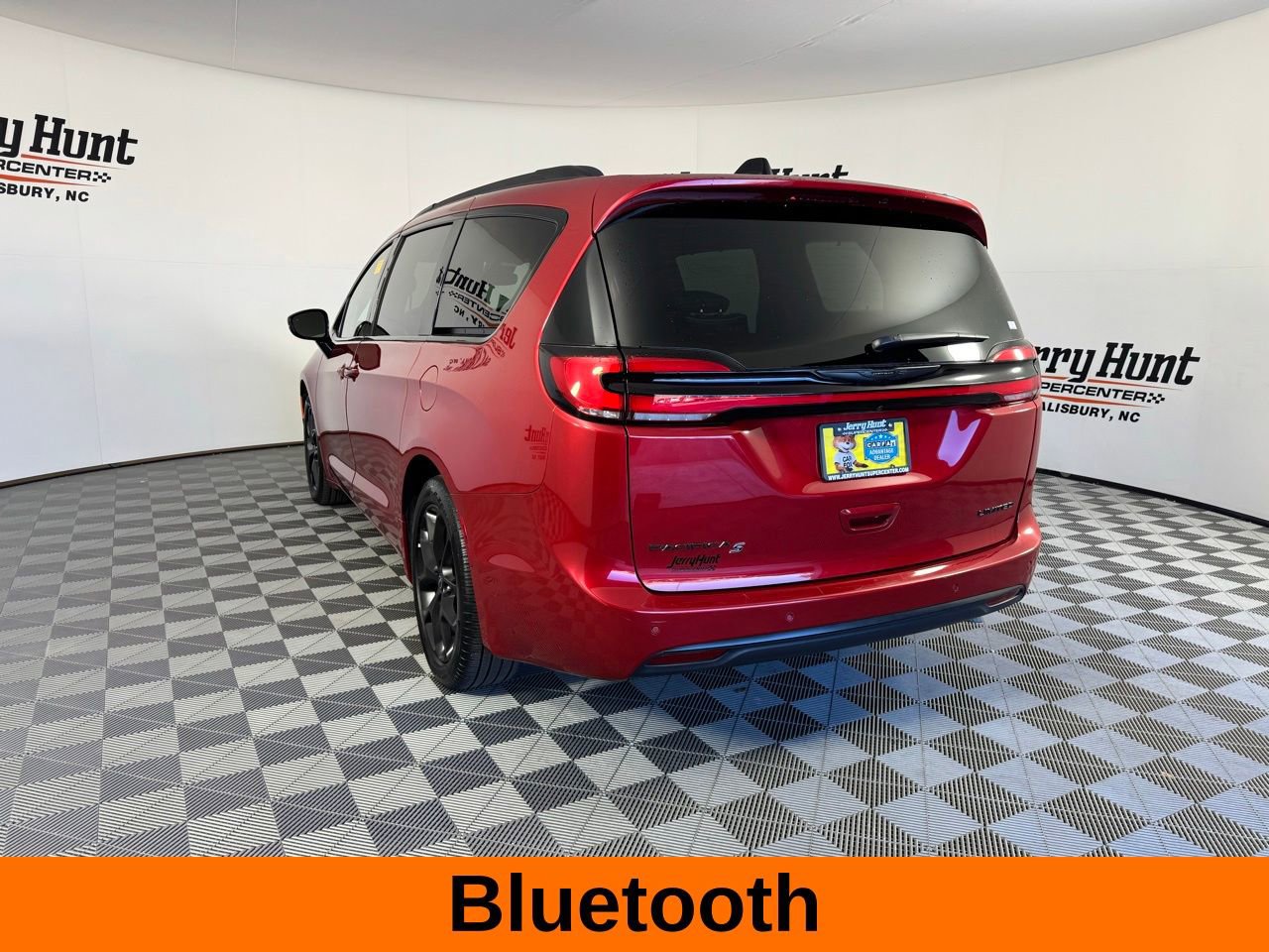 Used 2025 Chrysler Pacifica Limited image 9