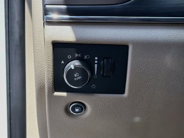 Used 2020 Jeep Grand Cherokee Limited AWD/4WD image 10