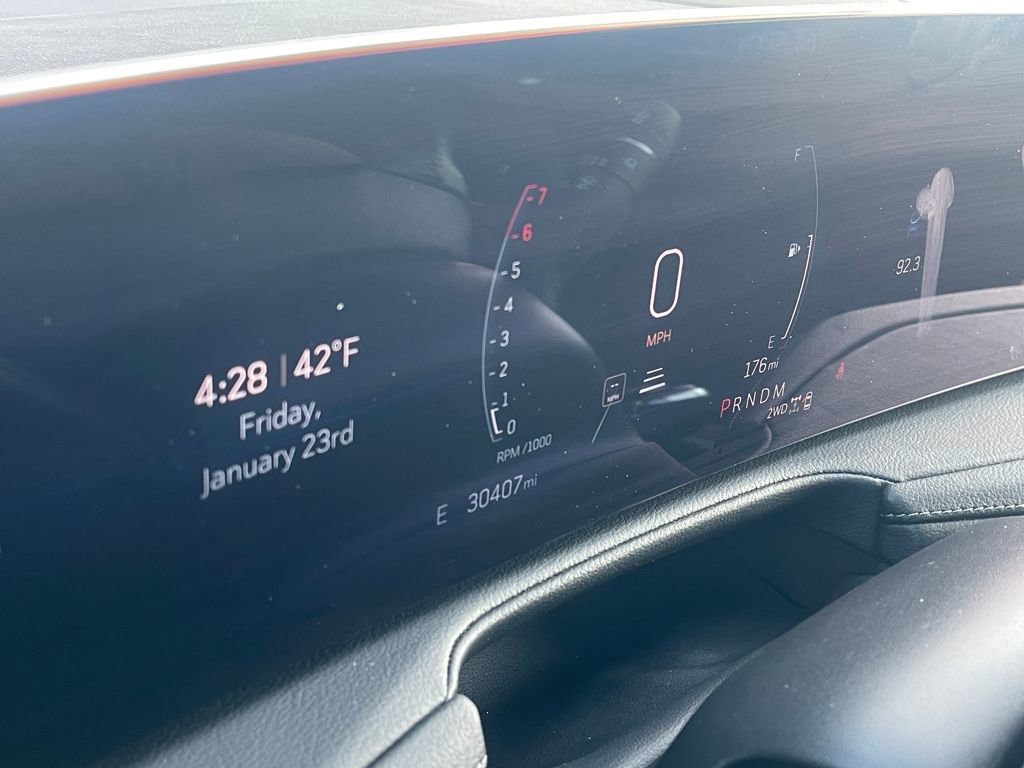 Used 2025 Cadillac XT4 Premium Luxury image 22