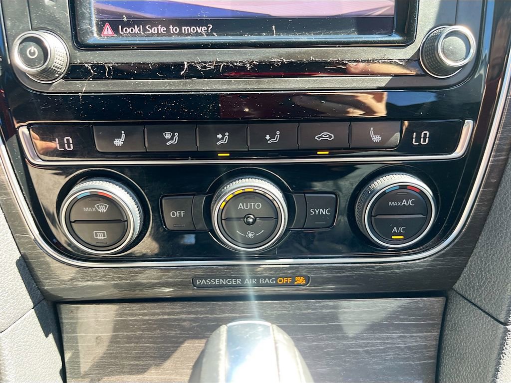 Used 2018 Volkswagen Passat 2.0T SE image 15