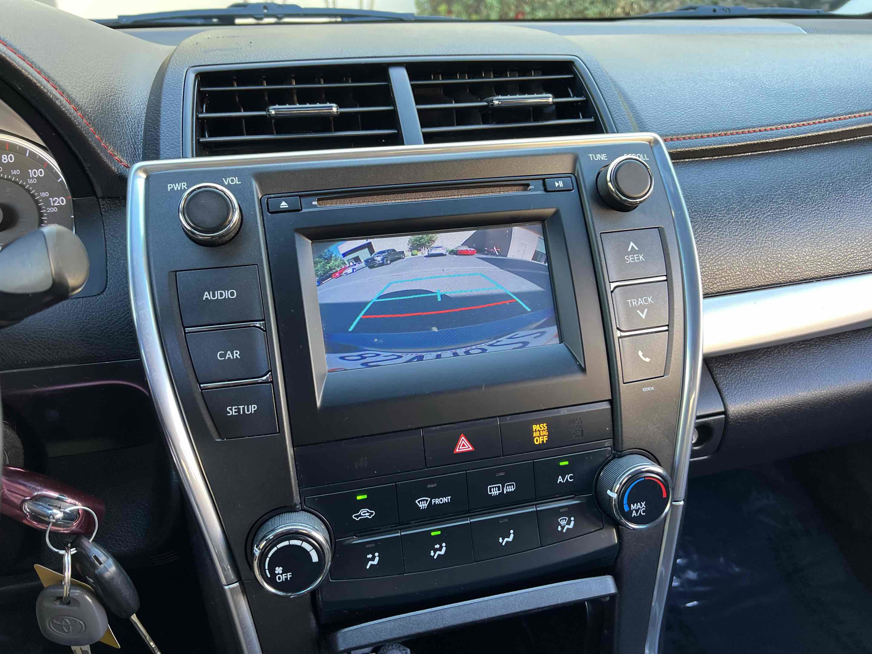 Used 2017 Toyota Camry SE w/ Moonroof Package FWD image 6