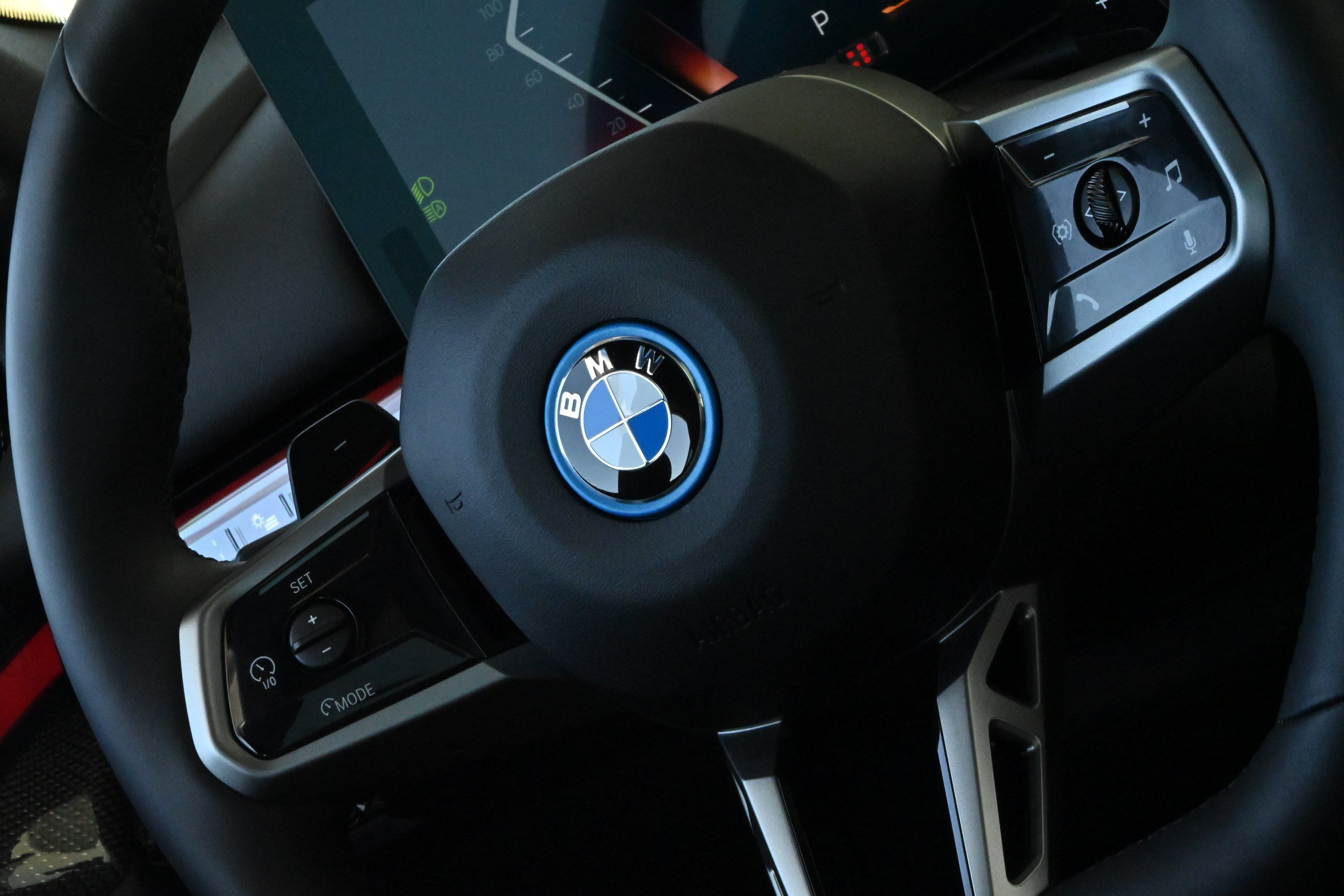 Used 2026 BMW 550e xDrive AWD/4WD image 24