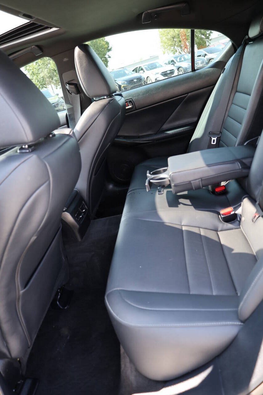 Used 2024 Lexus IS 500 RWD image 17