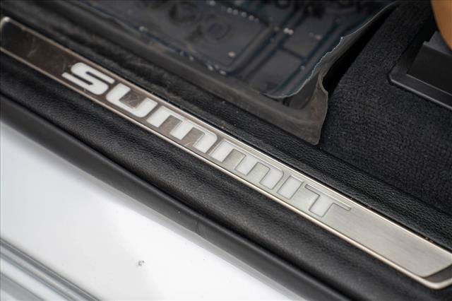 Used 2023 Jeep Grand Cherokee Summit AWD/4WD image 12