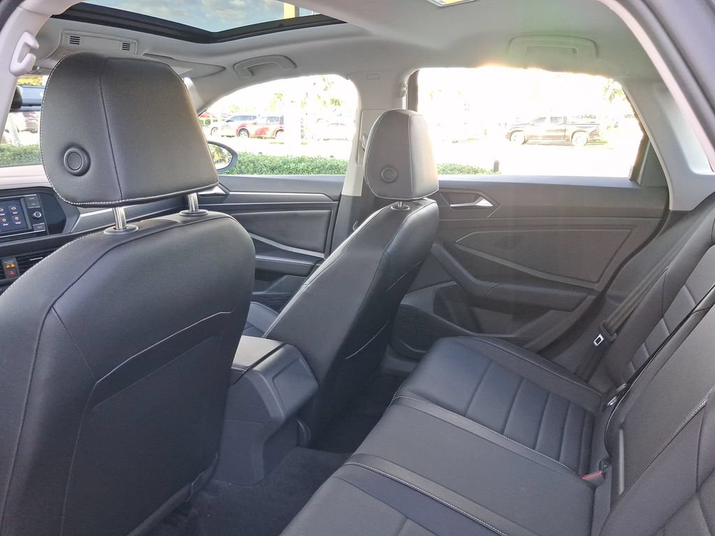 Certified 2023 Volkswagen Jetta SE w/ Panoramic Sunroof Package FWD image 15