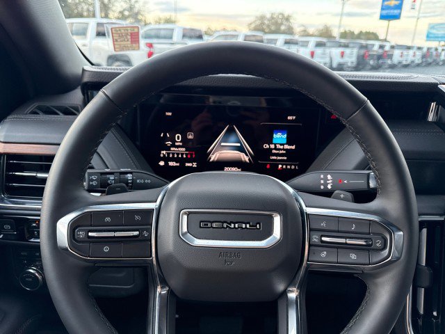 Used 2025 GMC Yukon XL Denali image 34