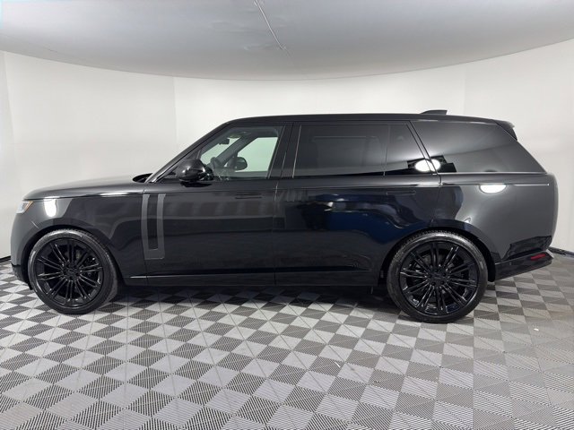Used 2026 Land Rover Range Rover Long Wheelbase SE image 4