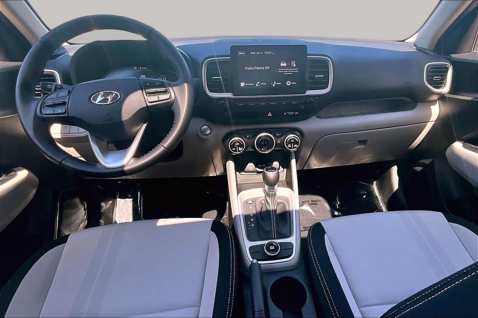 Used 2024 Hyundai Venue SEL FWD image 16