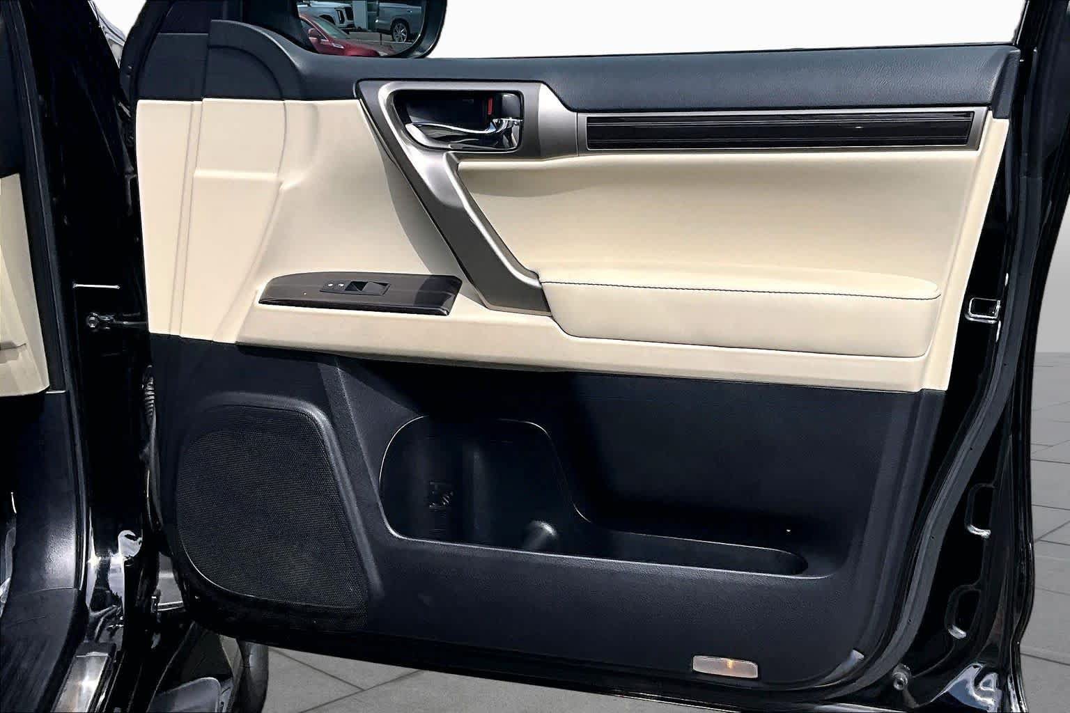 Used 2021 Lexus GX 460 Premium w/ Accessory Package AWD/4WD image 23