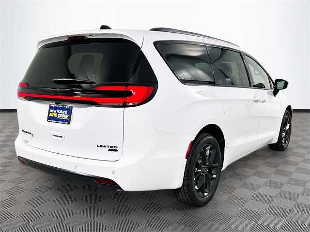 New 2026 Chrysler Pacifica Limited image 4