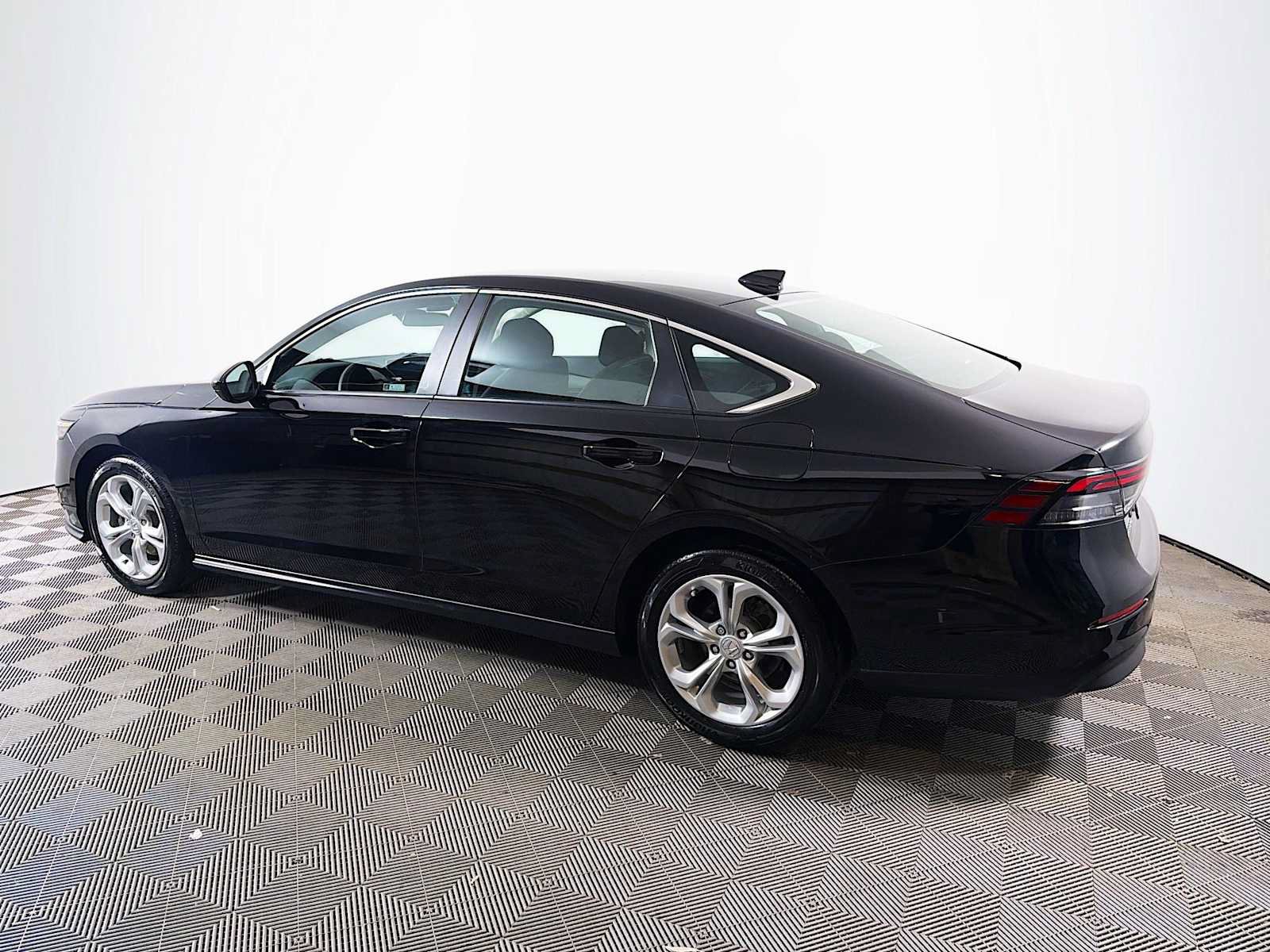 Used 2023 Honda Accord LX image 6