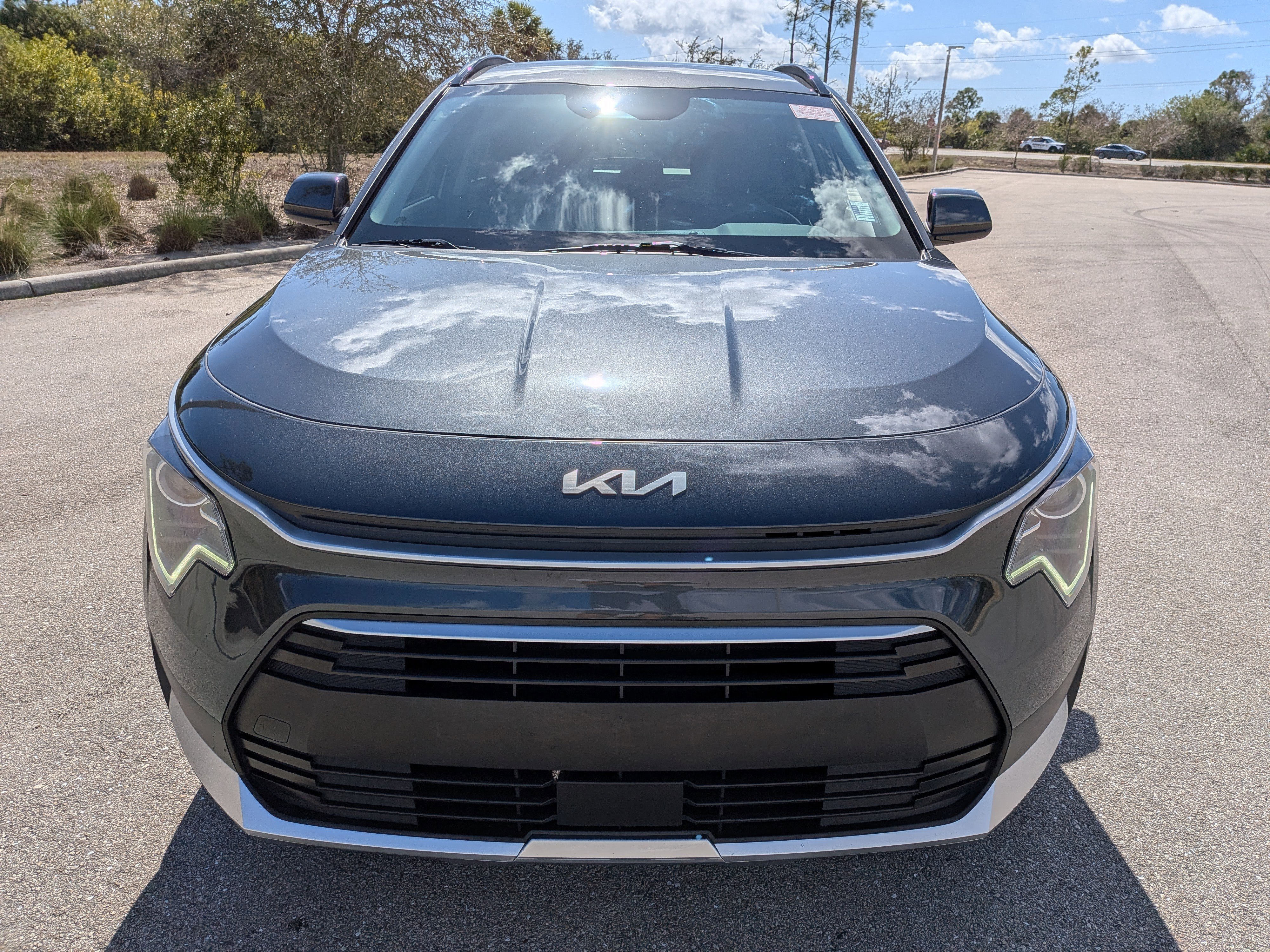 Used 2024 Kia Niro EX image 3