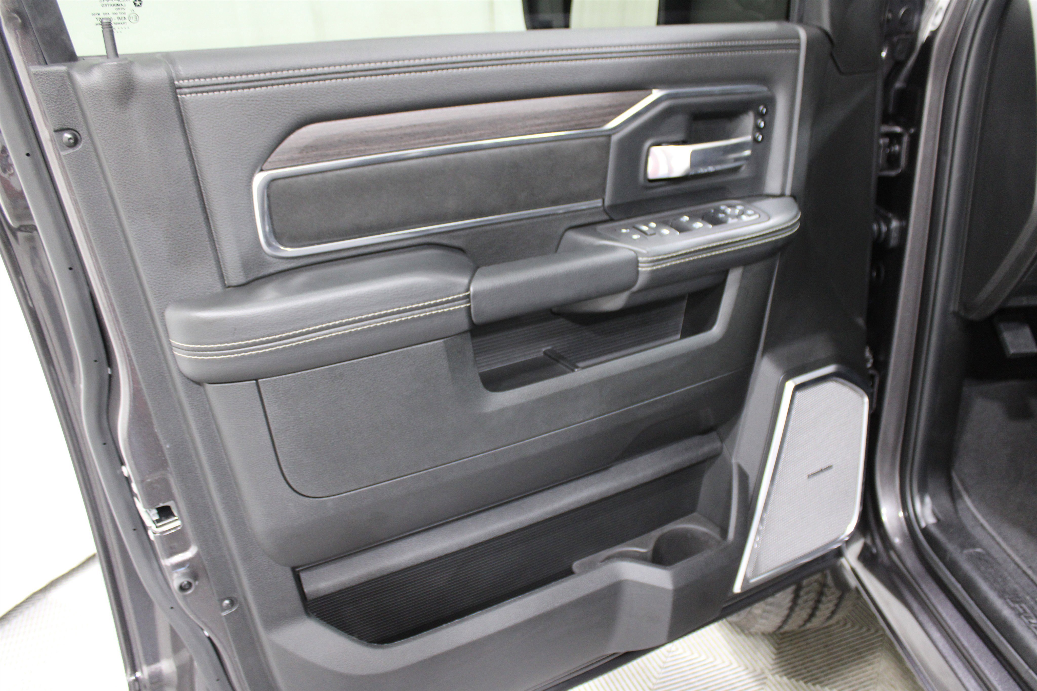 Used 2025 RAM 2500 Laramie image 7