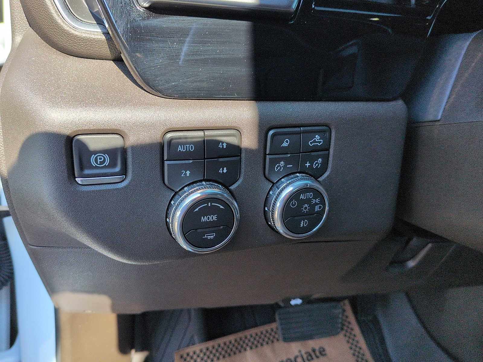 Used 2026 GMC Sierra 2500 SLT w/ SLT Premium Package AWD/4WD image 17