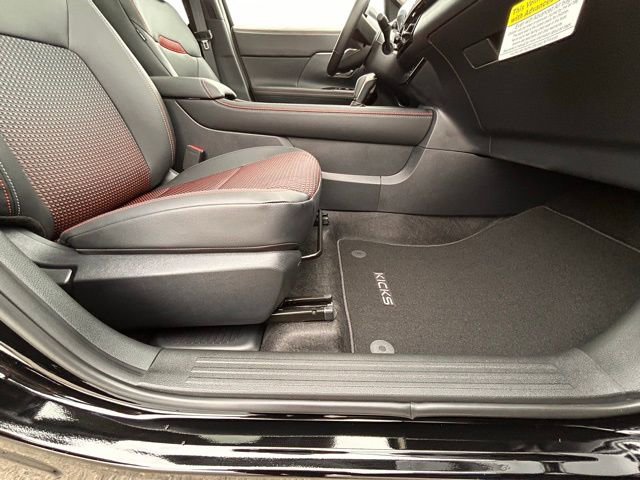 New 2025 Nissan Kicks SR w/ SR Premium Package image 33