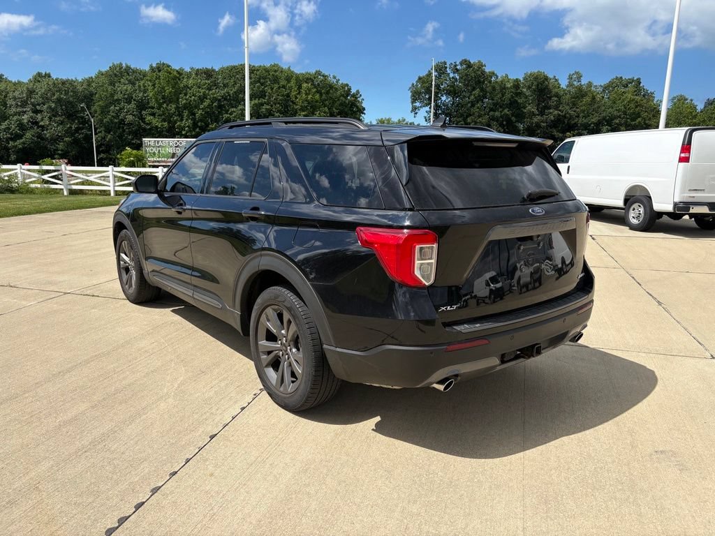 Used 2021 Ford Explorer XLT w/ Equipment Group 202A AWD/4WD image 4