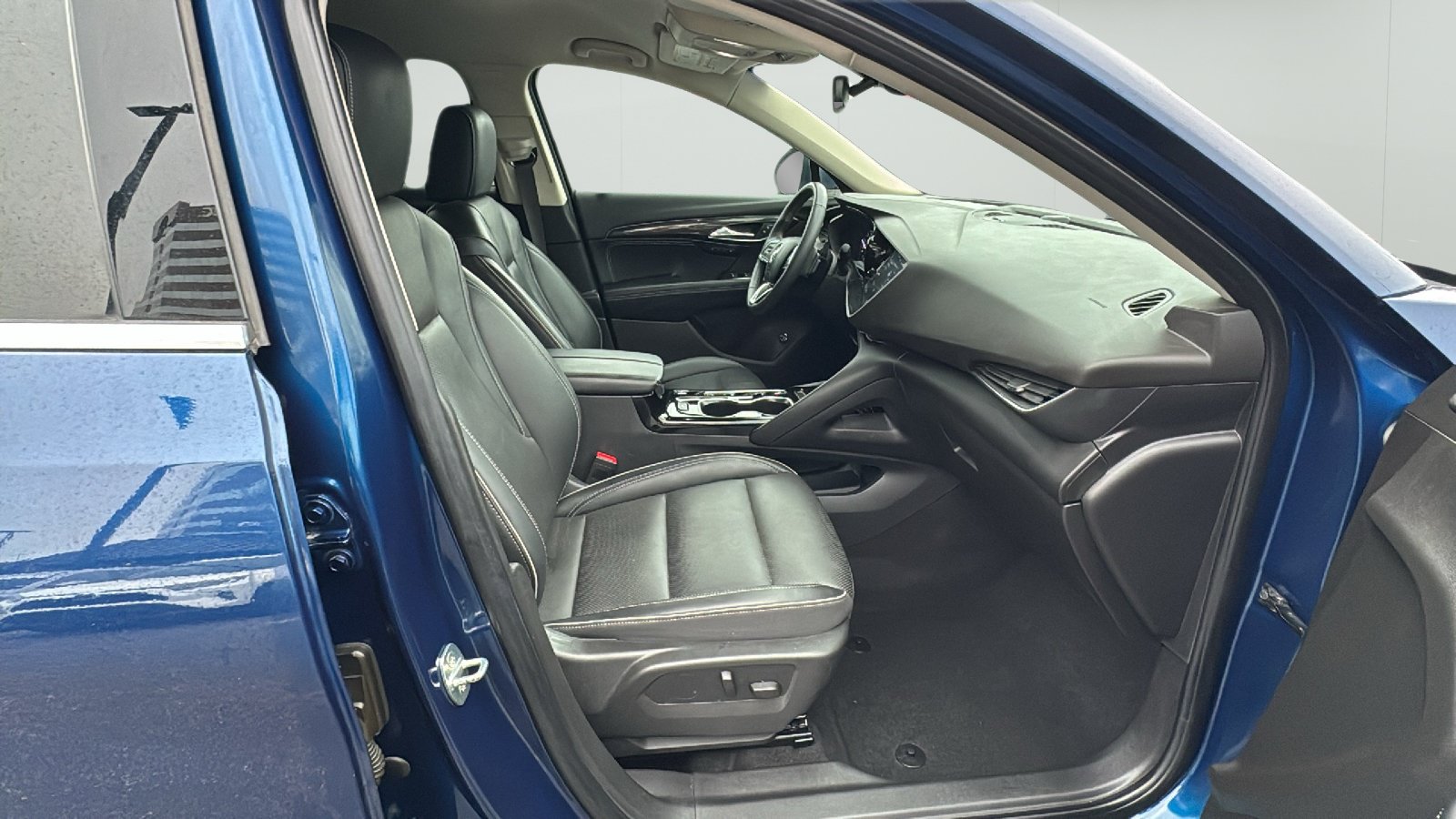 Used 2023 Buick Envision Essence FWD image 23