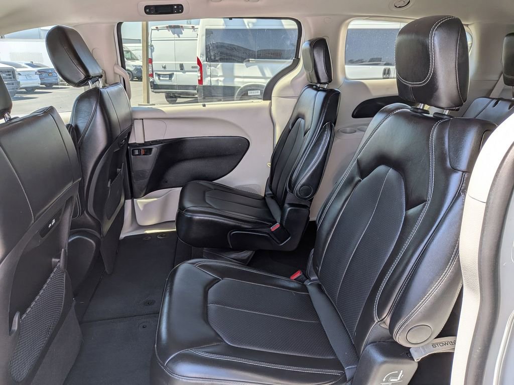 Used 2024 Chrysler Pacifica Touring-L image 25