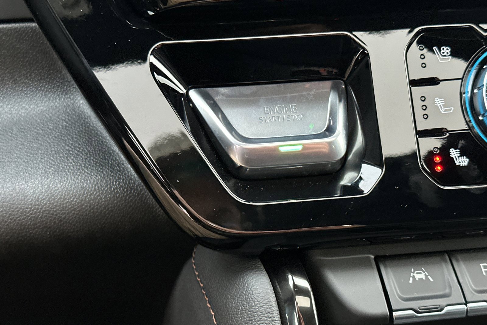 New 2025 GMC Sierra 1500 AT4 w/ AT4 Premium Package image 22