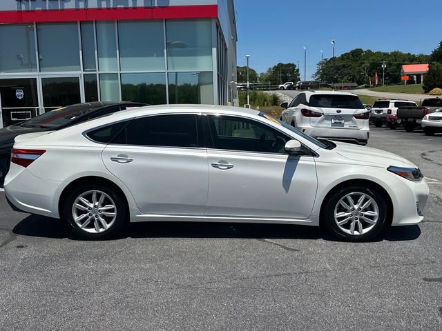 Used 2013 Toyota Avalon XLE FWD image 2