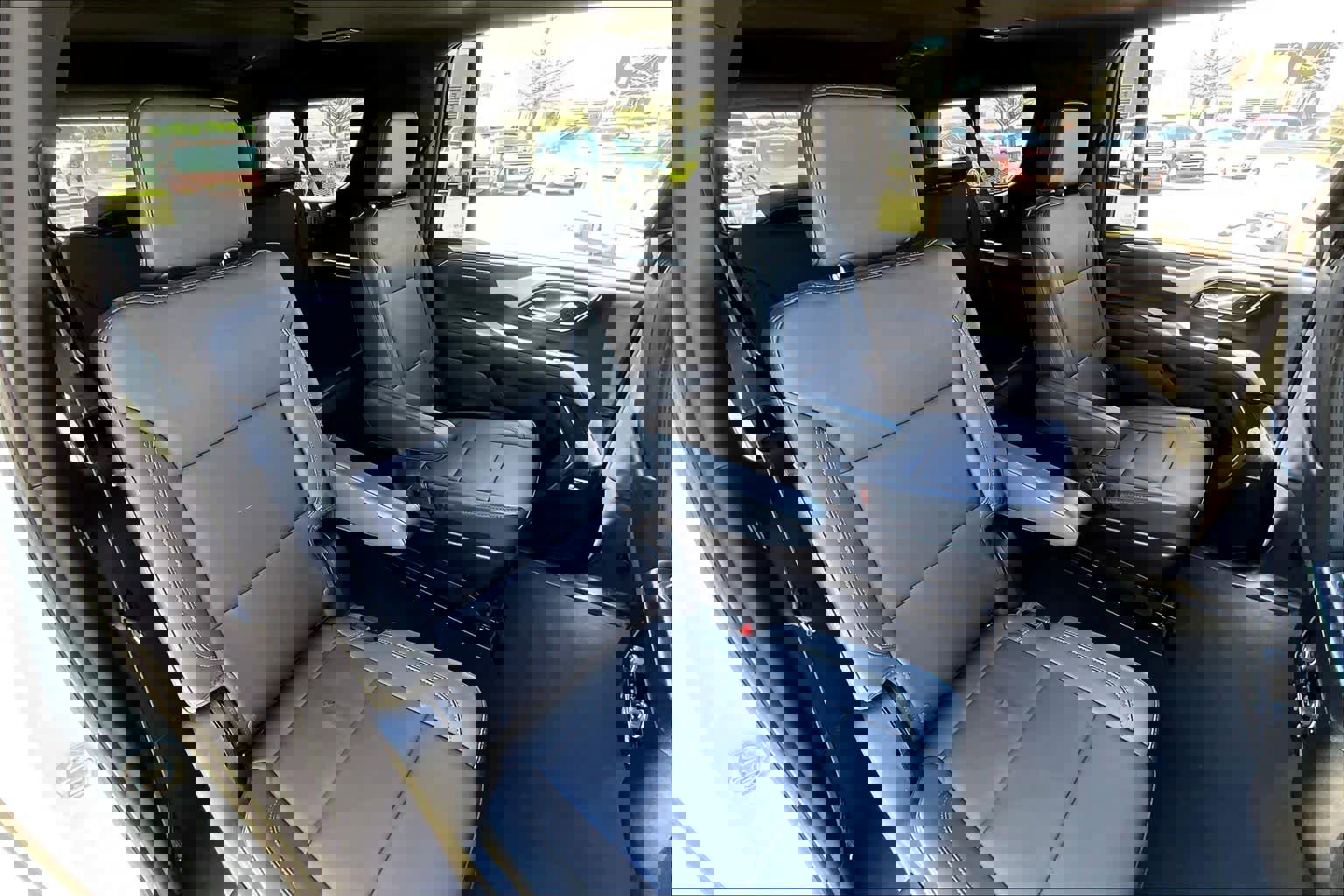 Used 2024 Chevrolet Suburban Z71 w/ Luxury Package image 18