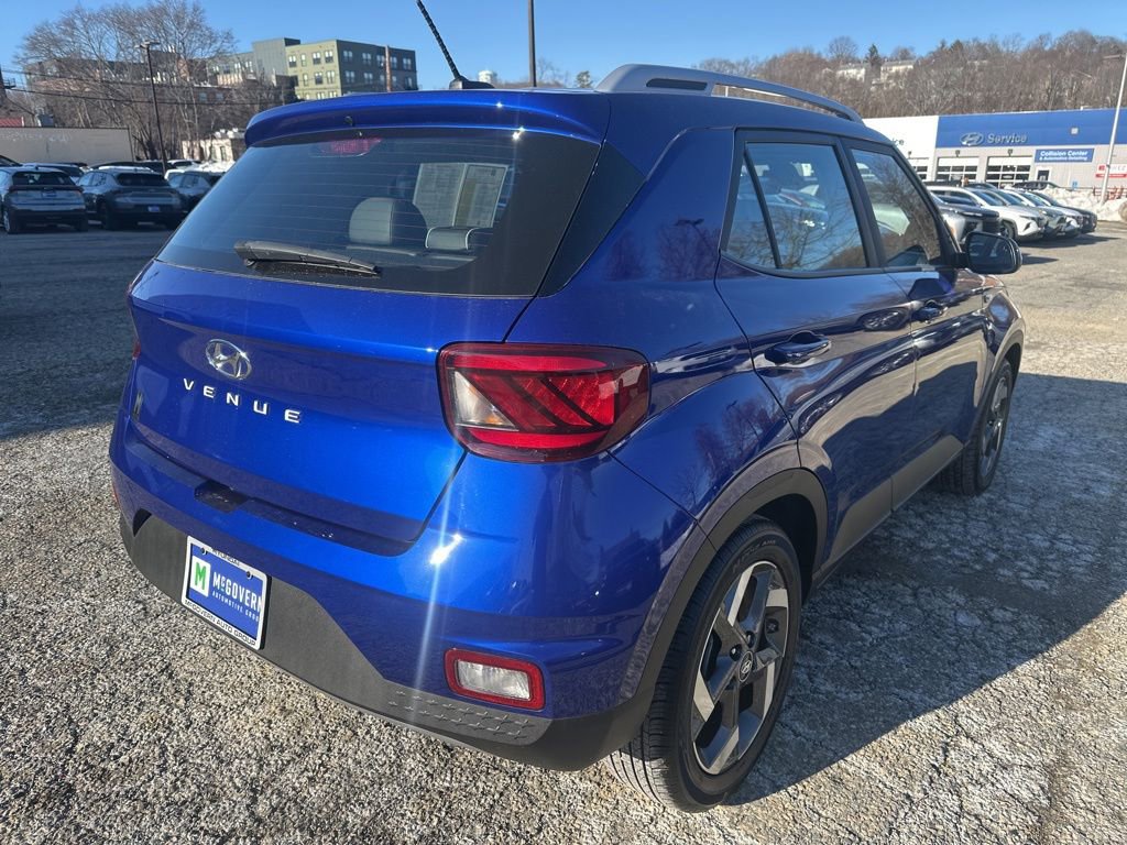 Used 2025 Hyundai Venue Limited image 5