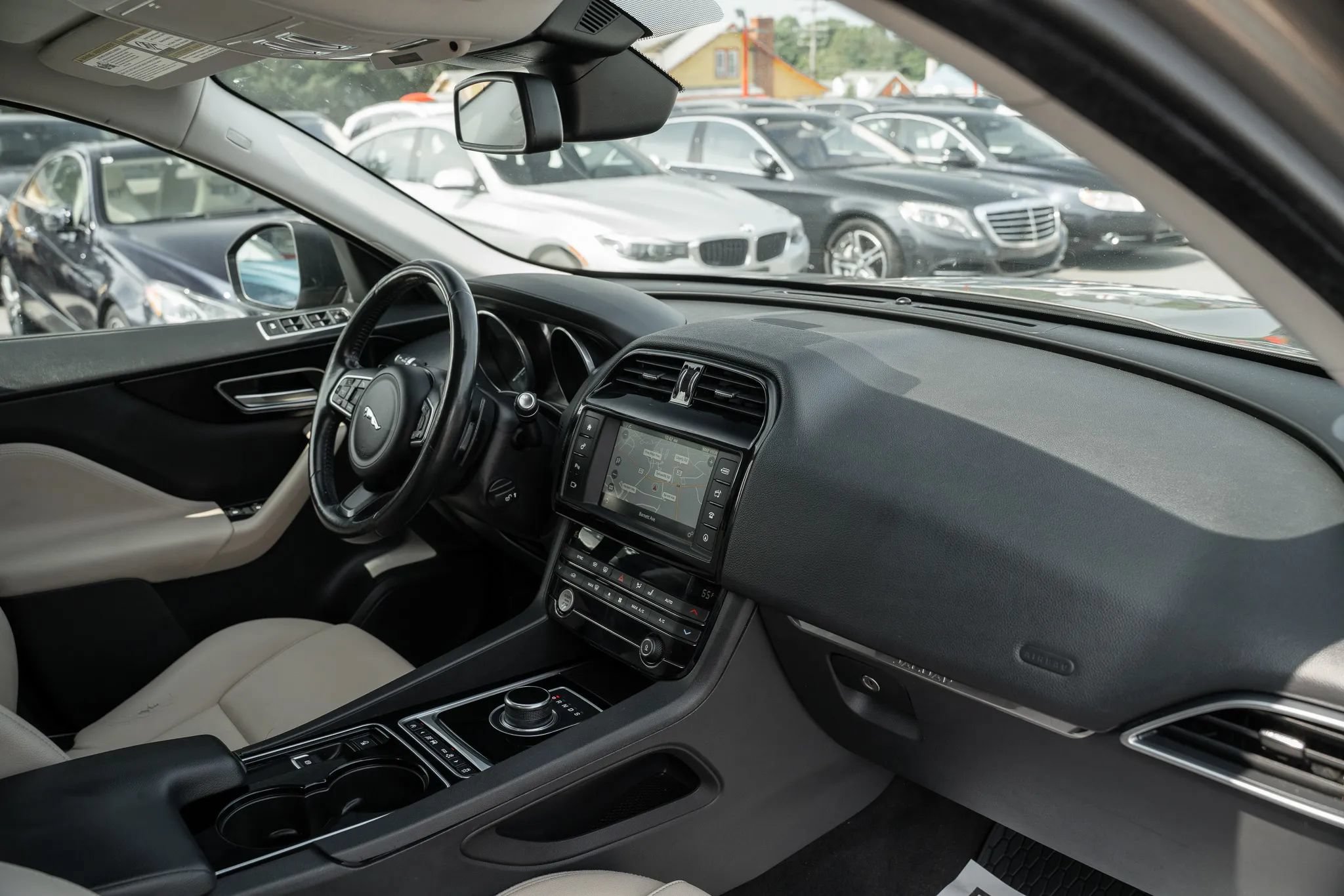 Used 2017 Jaguar F-PACE Premium AWD/4WD image 14