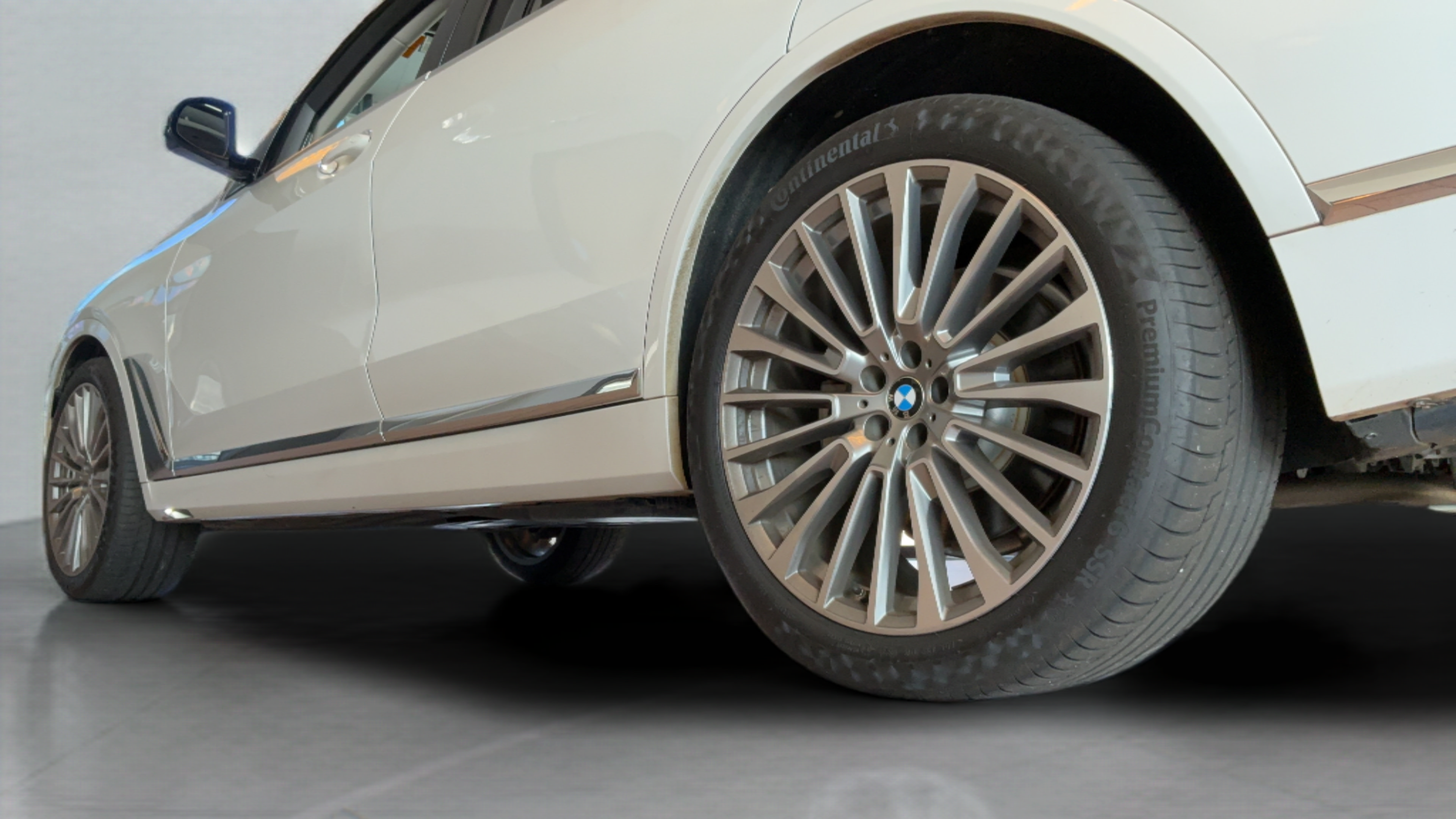 Used 2019 BMW X7 xDrive40i w/ Premium Package AWD/4WD image 41