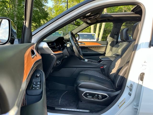 Certified 2025 Jeep Grand Cherokee Summit AWD/4WD image 15