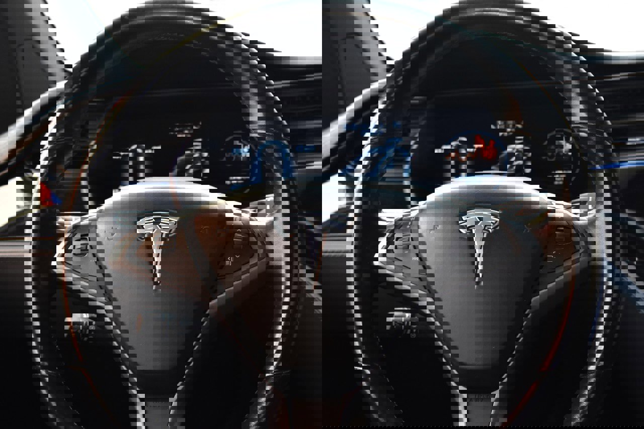 Used 2018 Tesla Model X 75D image 27