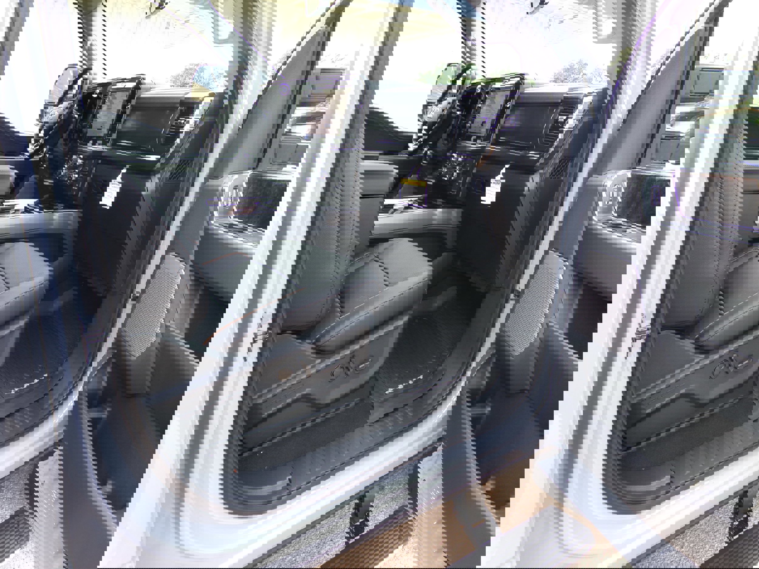 New 2025 Ford F250 Lariat w/ Lariat Ultimate Package image 11