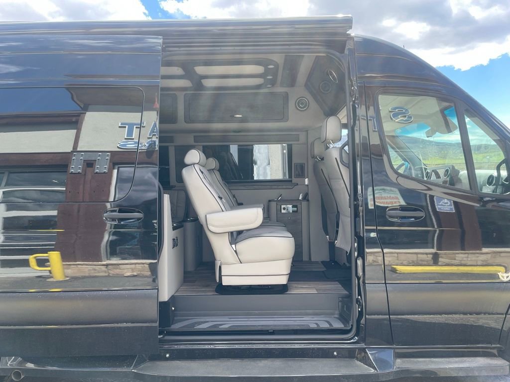 Used 2023 Mercedes-Benz Sprinter 3500 image 32