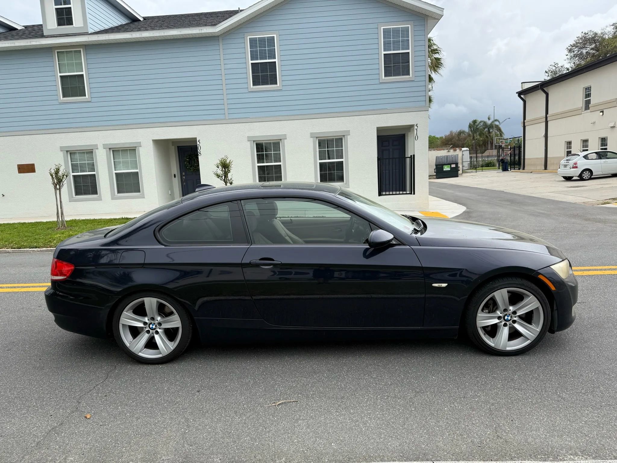 Used 2009 BMW 335i Coupe w/ Premium Pkg image 4